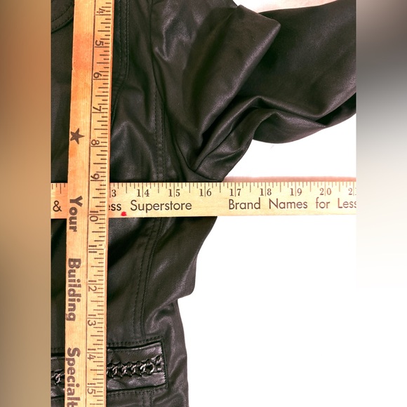 White House Black Market Women Size 0 Black Coated Denim Jacket Chain Trim - Picture 6 of 10